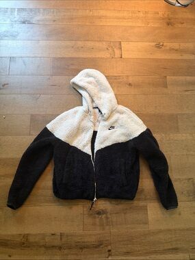 🎉Nike Black and Cream Sherpa Zip-Up Hoodie
